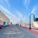 Rua em frente ao Grand Cruise Terminal, em Doha, onde chegam todos os veículos para retirada e entrega de passageiros do porto