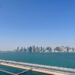 Skyline de Doha, capital do Catar, a partir do novo Porto Grand Cruise Terminal