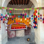 Tecidos e derivados de lã estão à venda no Souq Waqif, colorindo a paisagem de tons terrosos
