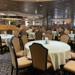 Um dos restaurantes do navio
