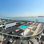 Vista para o mar a partir  do deck 20 na popa do navio