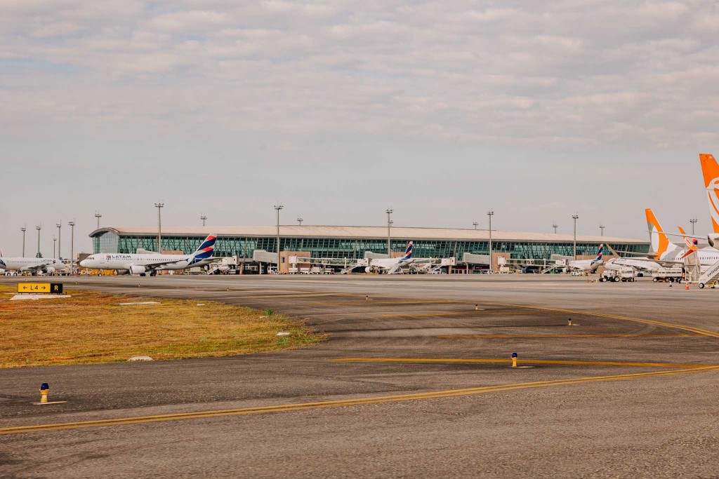 Aeroporto de Brasília espera mais de 1,3 milhão de passageiros em dezembro latam gol aeronave aeroporto inframerica divulgacao