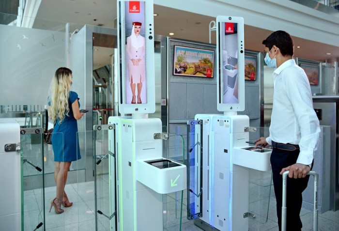 Através do uso de biometria, os clientes da Emirates podem aproveitar várias formas de ter uma experiência de viagem rápida e tranquila (Foto: divulgação)