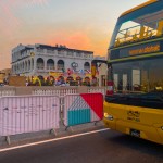 Ônibus gratuito para os turistas no Souq Waqif, em Doha, Catar