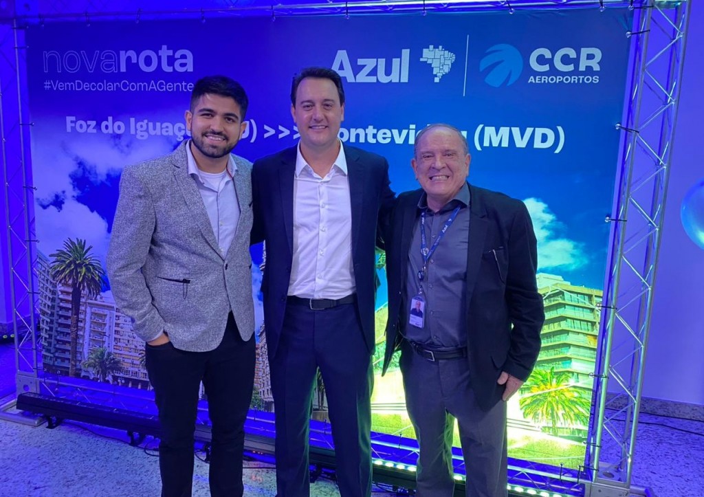 [2] Gustavo Navarro, Ratinho Júnior, Ronaldo Veras_Inauguração do voo Foz do Iguaçu - Montevidéu