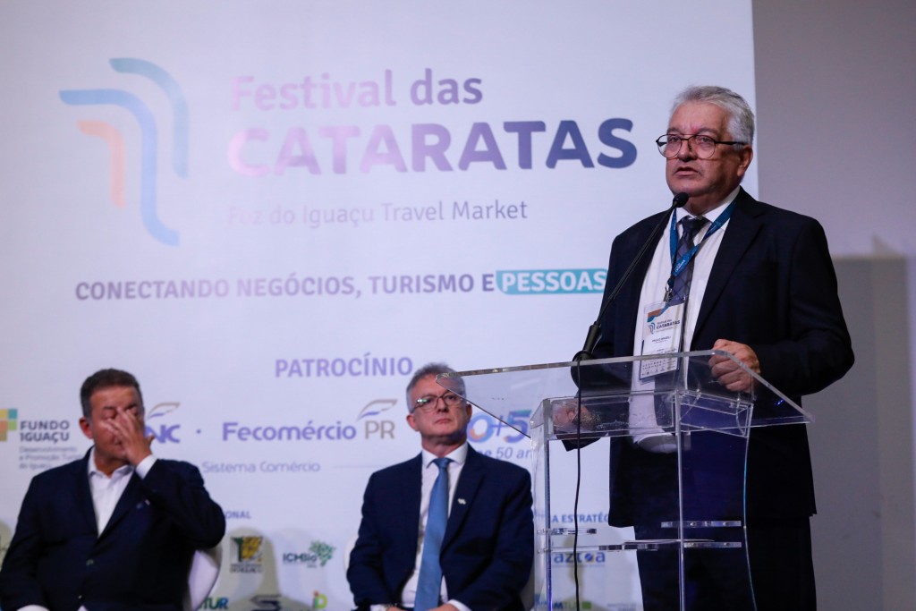 Alexandre Sampaio, da FBHA, Vitor Roberto Tioqueta, superintendente do Sebrae Paraná , e Paulo Angeli