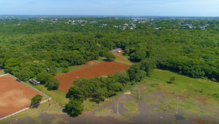 Foz do Iguaçu ganhará parque natural urbano com tecnologia 5.0 Moradores e turistas de Foz do Iguaçu vão ganhar um parque natural urbano que permitirá que visitantes passem ainda mais tempo no destino (Foto: Captura de Tela/Video Up)