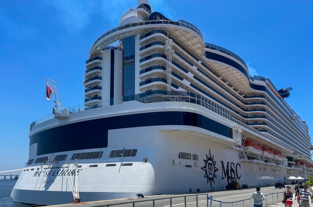 MSC Seashore aportado no Rio de Janeiro