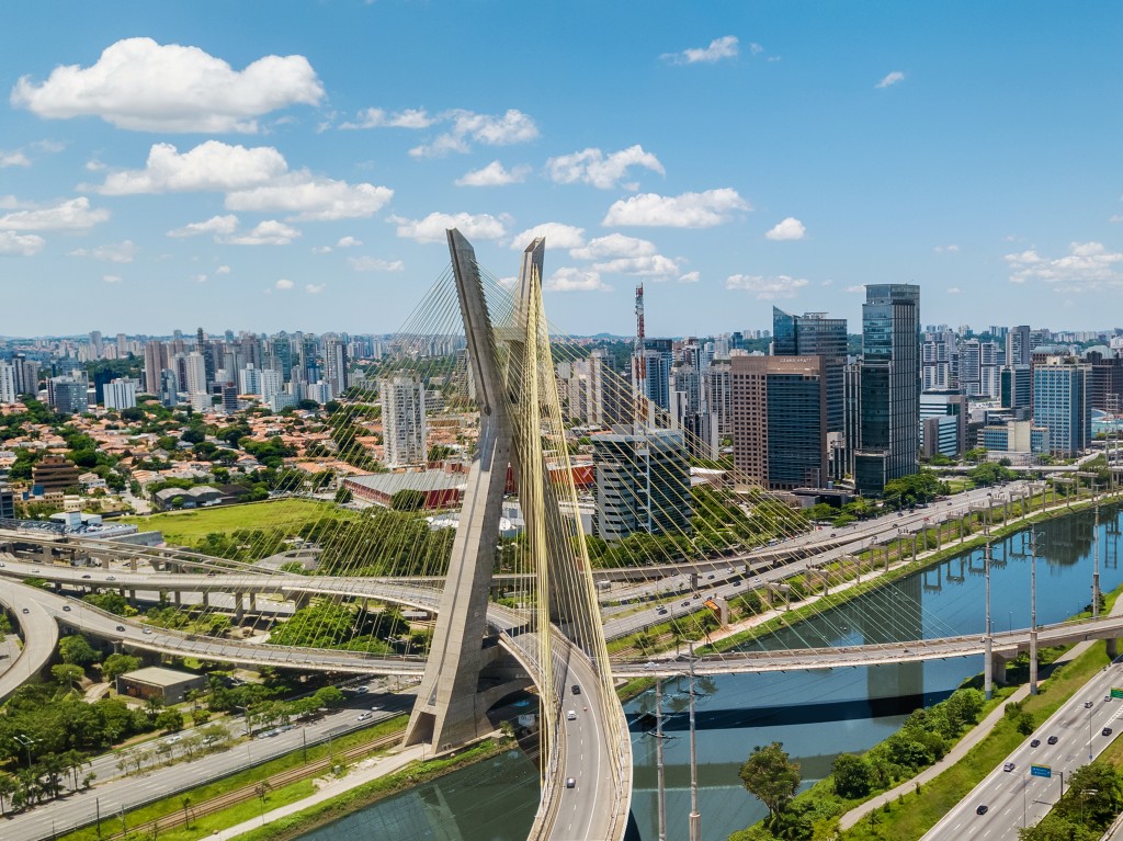 Setor de serviços da cidade de São Paulo tem o maior faturamento em 13 anos; Turismo lidera