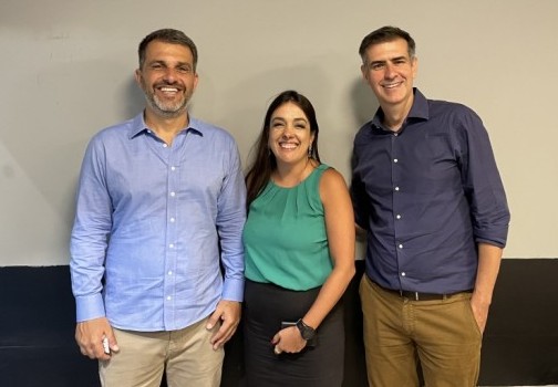 África do Sul realiza treinamento para 50 profissionais do trade em São Paulo 2 Marcelo Marques, do escritório de Turismo da África do Sul, Claudia Regina, da AirlinePros/TAAG e Rodrigo Ferreira, da Guider comandaram o treinamento