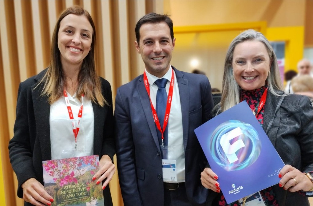 Festuris participa da Fitur Madri para fomentar networking internacional Barbara Konrath, da Setur Gramado, e Eduardo e Juliana Zorzanello, do Festuris