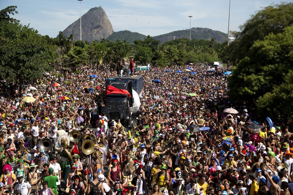 Maioria das locadoras estará com frota esgotada durante o Carnaval no Rio Carnaval Fernando Maia Riotur
