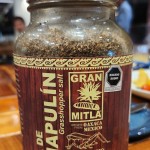 Chapulín, condimento feito de gafanhoto frito muito usado em saladas e drinks. Chapulín, condimento feito de gafanhoto frito muito usado em saladas e drinks.