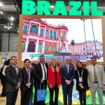 Equipe da Embratur, Roberto Nedelciu, da Braztoa, e Orlando Ribeiro, Embaixador do Brasil na Espanha