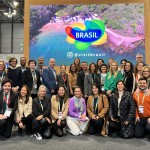 Equipe do estande do Brasil