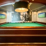 Mesa de sinuca no Sports Bar
