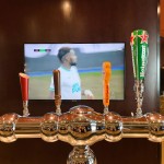 O Sports Bar oferece quatro tipos de cervejas, além de petiscos