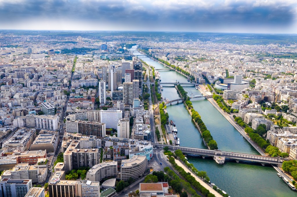 Paris Marta Pixabay Turismo na Europa deve atingir 98% dos níveis de 2019 ao fim deste ano, diz WTTC
