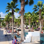 Piscina festiva no Breathless Riviera Piscina festiva no Breathless Riviera