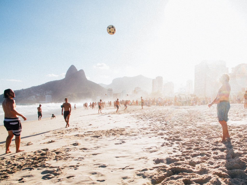 Rio CVB estima movimento de R$ 2,3 bilhões em feriados prolongados de 2023 (Foto: Shot by Cerqueira Unsplash)