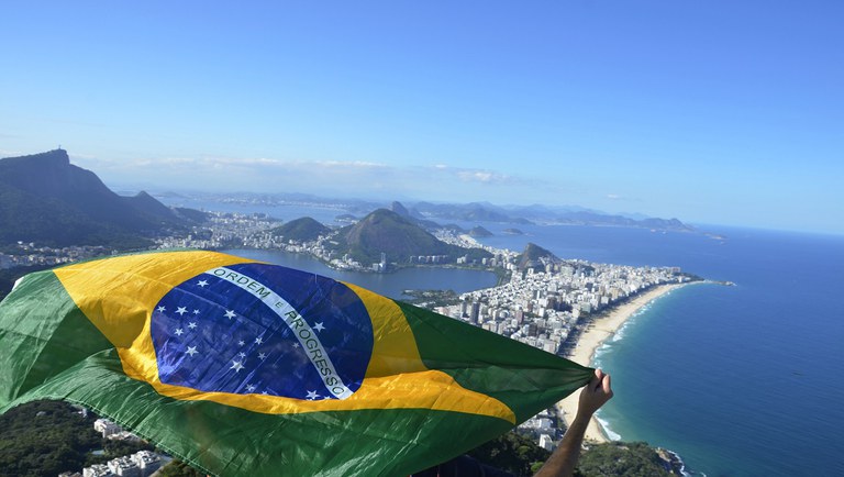 Turismo brasileiro deve fechar 2023 com alta de 7,4%; setor já contrata mais que o pré-pandemia 1 brazil flag alexandre macieira riotur ferias Turismo brasileiro deve fechar 2023 com alta de 7,4%; setor já contrata mais que o pré-pandemia
