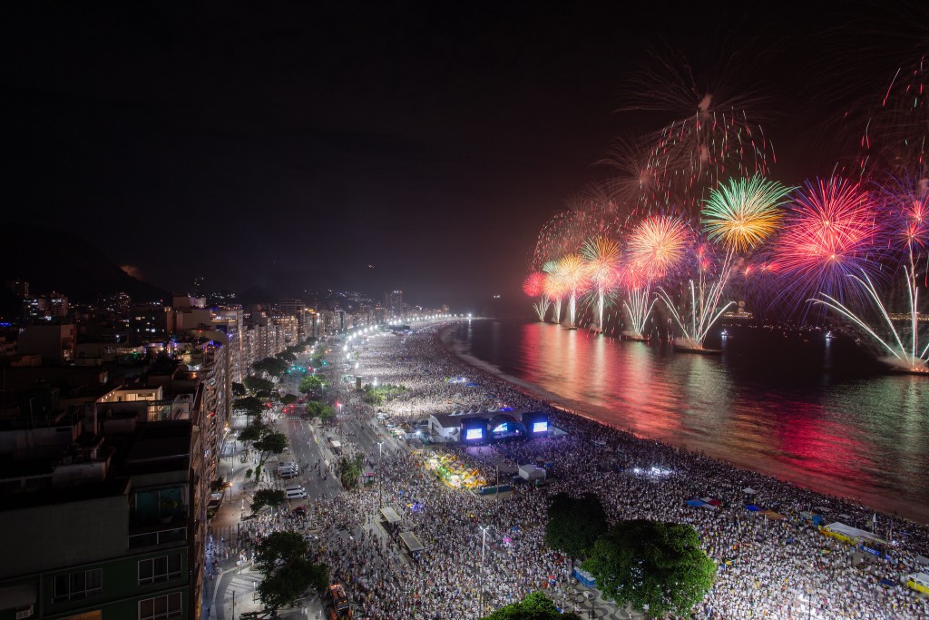 Réveillon no Rio gera R$ 2 bilhões em negócios e R$ 14 milhões para os cofres públicos reveillon copacabana fernando maia riotur