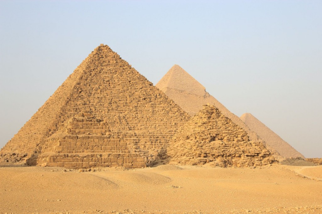 Egito inaugura o maior museu da história: 100 mil artefatos e 5 mil anos de civilização Aumento da popularidade do destino entre os viajantes brasileiros levou a Schultz Operadora a convidar um grupo de 32 agentes de viagens brasileiros para conhecê-lo Egito