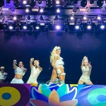 O show de Pabllo Vittar foi acompanhado de um balé e coreografias que eram imitadas pela plateia