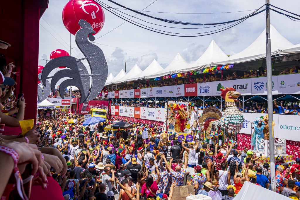 Bares e restaurantes estimam aumento de até 15% no faturamento durante o Carnaval Bares e restaurantes estimam aumento de até 15% no faturamento durante o Carnaval
