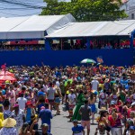 As ruas adjacentes aos caminhos principais do desfile carnavalescos também estavam lotadas de foliões