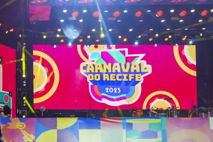 #VolteiRecife: Carnaval atrai 2,7 milhões de foliões e injeta R$ 2 bilhões na economia Foram mais de 2 mil profissionais escalados para garantir assistência aos foliões, 36 ambulâncias e 40 moto-ambulâncias do Serviço de Atendimento Móvel de Urgência (Samu) e 13 unidades de saúde que atenderam diversas especialidades (Foto: Ana Azevedo/M&E)