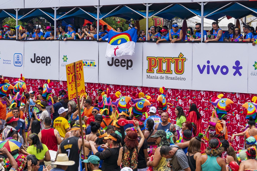 #VolteiRecife: Carnaval atrai 2,7 milhões de foliões e injeta R$ 2 bilhões na economia #VolteiRecife: Carnaval atrai 2,7 milhões de foliões e injeta R$ 2 bilhões na economia