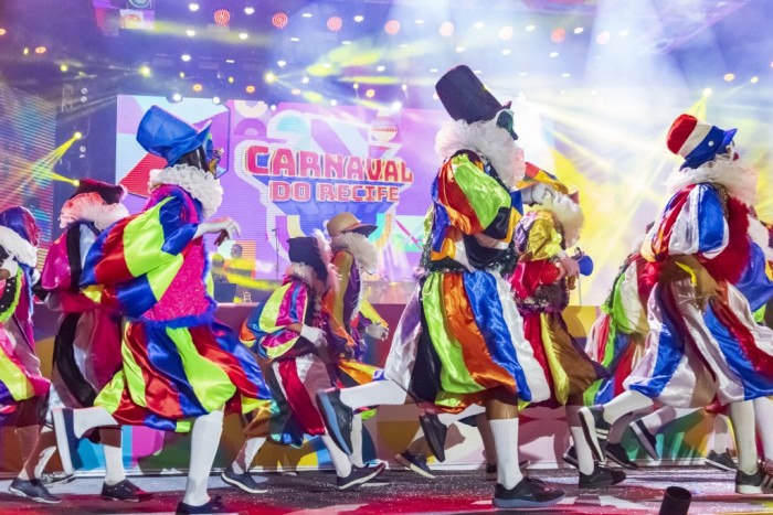 #VolteiRecife: Carnaval atrai 2,7 milhões de foliões e injeta R$ 2 bilhões na economia O contou agremiações contou com 206 inscritos e terá seus resultados divulgados nesta quinta-feira (23) (Foto: Ana Azevedo/M&E)