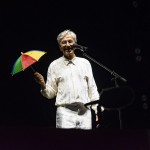 Caetano Veloso se emocionou com a plateia e homenageou o carnaval recifense