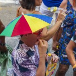 Adereços e maquiagem chamaram a atenção dos transeuntes que usam o carnaval para se expressarem