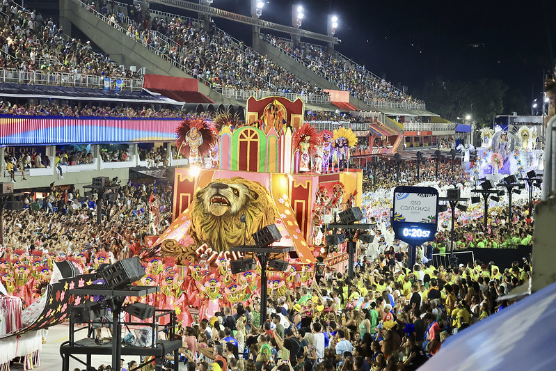 Ingressos populares para os desfiles do Grupo Especial do Rio começam a ser vendidos 1 Carnaval Primeiro dia de desfiles crédito Rogério Santana Ingressos populares para os desfiles do Grupo Especial do Rio começam a ser vendidos