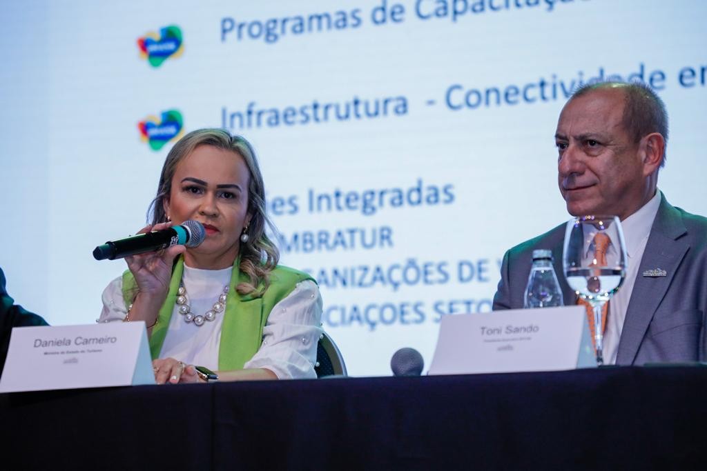 Daniela Carneiro, ministra do Turismo, e Toni Sando, do SPCVB