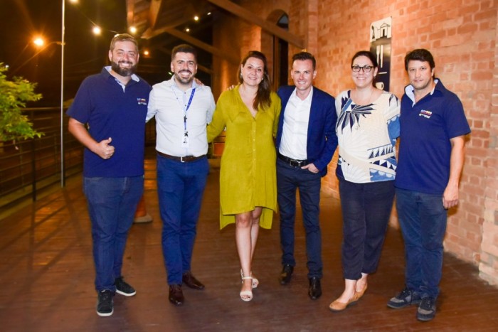 BWT Operadora promove capacitação sobre Saint Martin no interior de São Paulo Gabriel Cordeiro, da BWT; Raphael de Lucca, da Copa Airlines; Joice Cordeiro, da Aviareps; Sacha Bresse, do turismo de Saint Martin; Lizandra Pajak, da Aviareps; e Adonai Filho, da BWT Operados (Foto: Ana Azevedo/M&E)