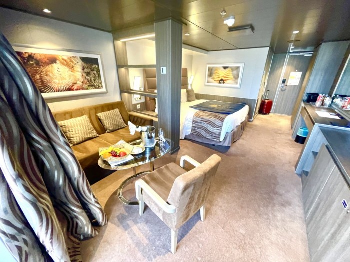 MSC Yacht Club: veja como é a experiência na área mais exclusiva e luxuosa do MSC Seaview 5 As suites do YC são mais espaçosas e equipadas com objetos e móveis mais refinados