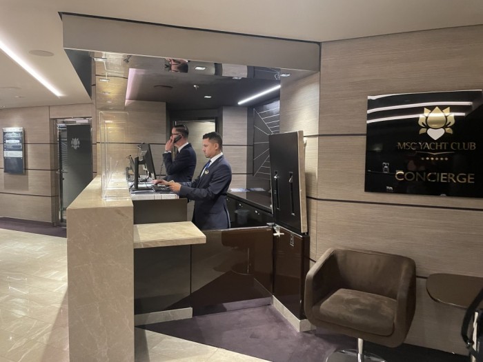 MSC Yacht Club: veja como é a experiência na área mais exclusiva e luxuosa do MSC Seaview 3 A recepção do Yacht Club funciona 24h e os concierges estão preparados para atender todas as necessidas de seus hóspedes