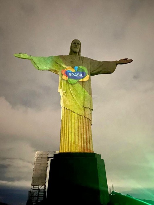 Embratur relança oficialmente a Marca Brasil para promoção do país no exterior 7 "O Cristo Redentor, símbolo do nosso país, iluminado com as cores da Marca Brasil Esse é o nosso Brasil com S! 🇧🇷❤️", legenda e fotografia compartilhadas pela Embratur em seu canal oficial no Telegram (Foto: reprodução/ Telegram Embratur)