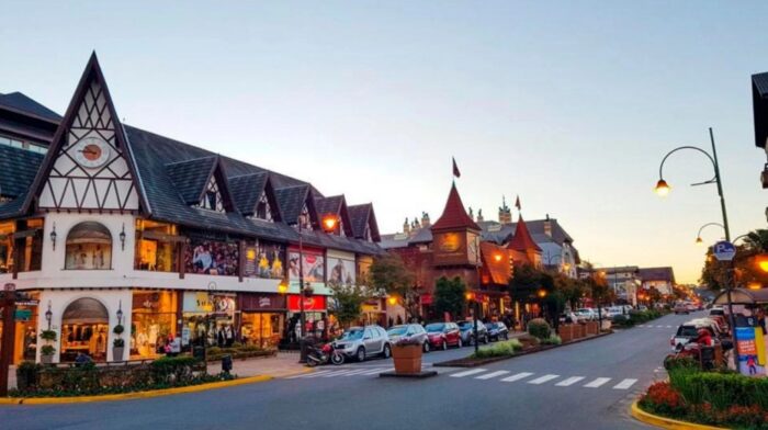 Gramado ganha coletânea histórica digital; confira Cidade de Gramado ao anoitecer (Divulgação