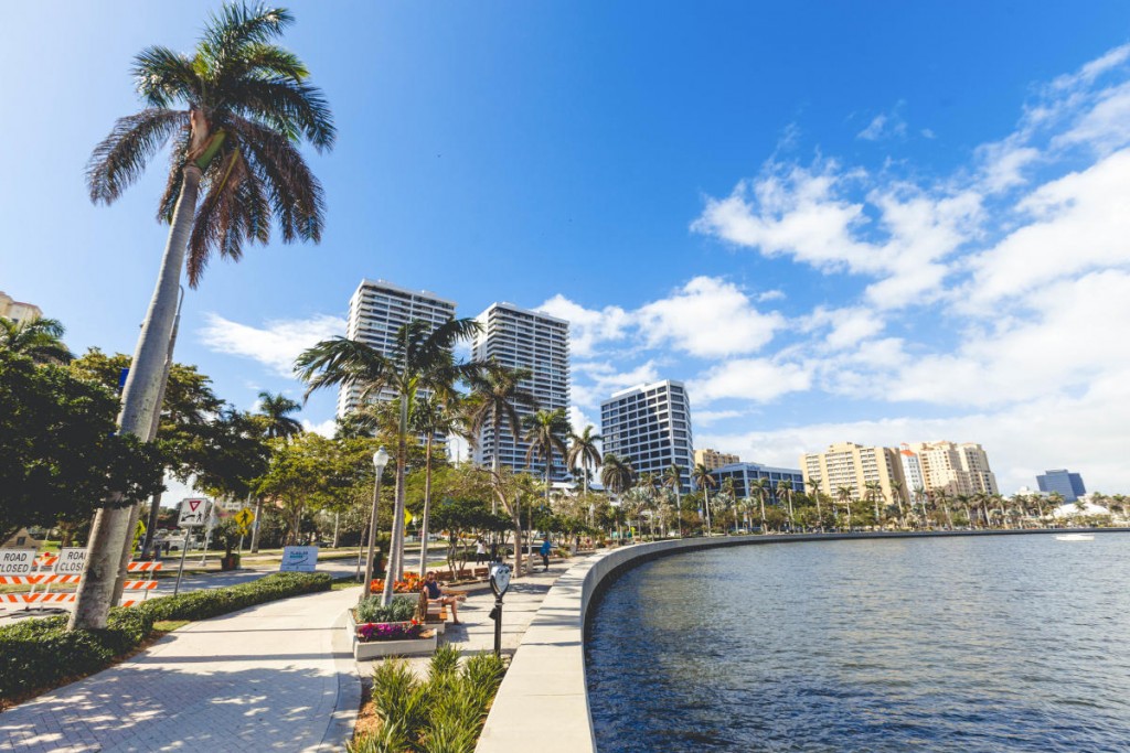 Quais foram os meses de maior volume de brasileiros na Flórida em 2022? 1 west palm beaches florida visit