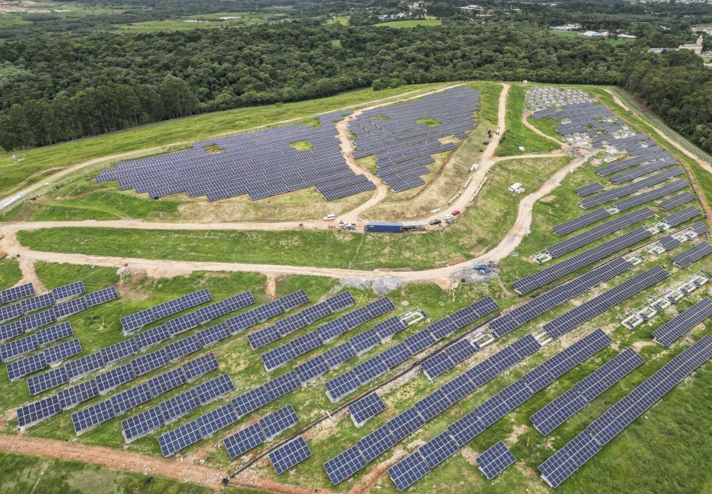 Curitiba celebra 330 anos com Linha Turismo mais barata e inaugura Pirâmide Solar 1 A Pirâmide Solar do Caximba será a primeira do mundo a produzir energia limpa em um antigo aterrro sanitário. Curitiba, 17/02/2023. Foto: Ricardo Marajó/SMCS