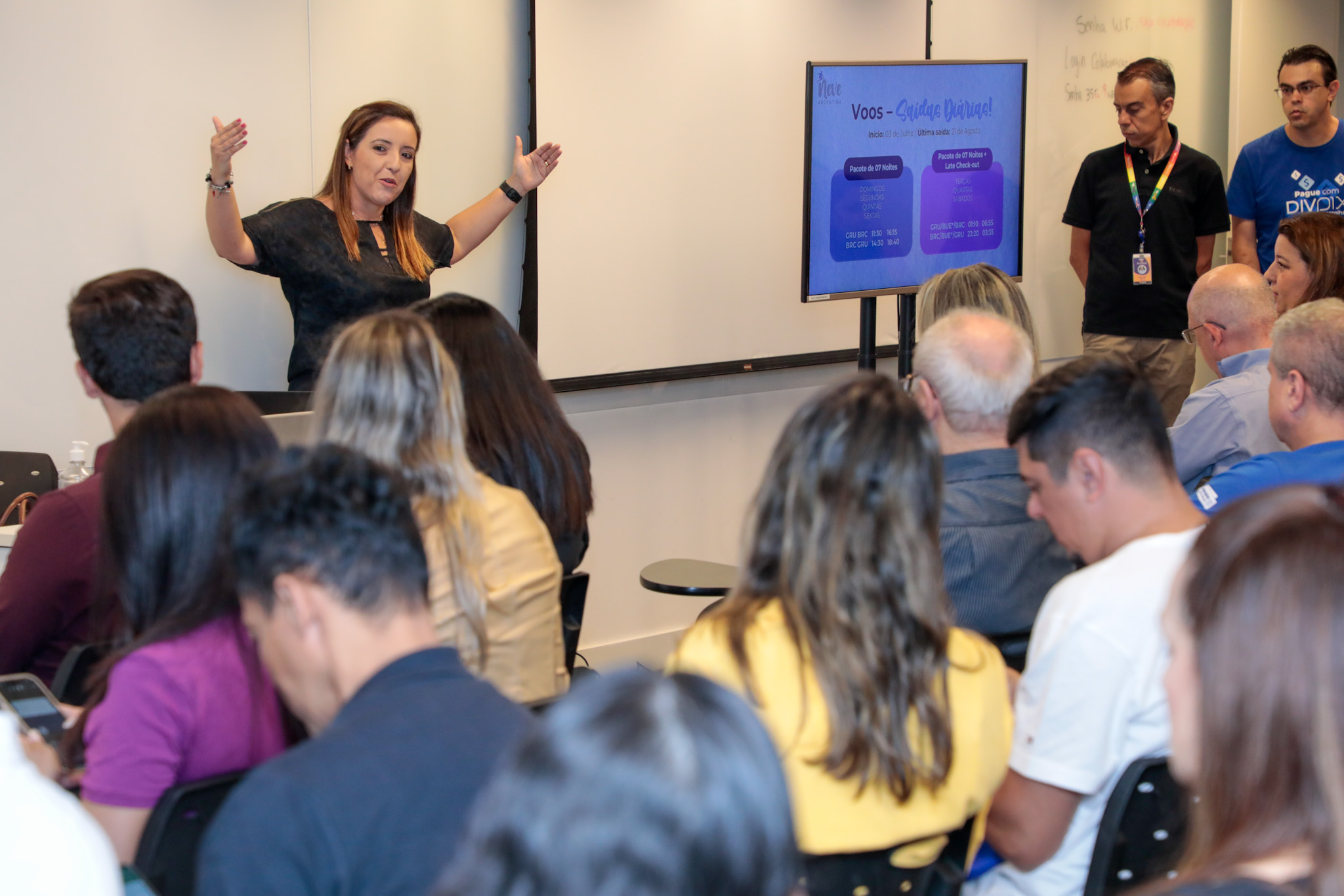 Adriana Fredericce, da Diversa, apresentou o treinamento Adriana Fredericce, da Diversa, apresentou o treinamento