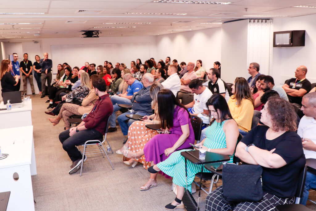 Agentes de viagens durante treinamento