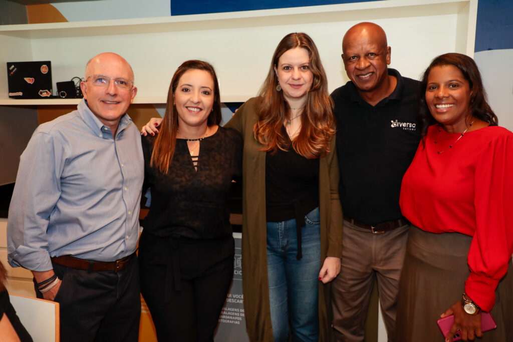 Aldo Leone, da Agaxtur, Adriana Fredericce, da Diversa, Jussara Lopes, da Cau Destinos, Deco Borges, da Diversa, e Caroline Ferreira, da Cau Destinos