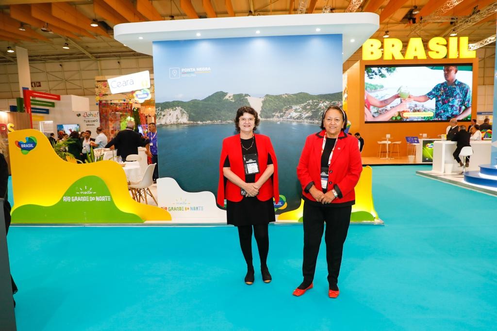 Governadora do RN marca presença na BTL 2023: "Porta de entrada para captarmos turistas europeus" 1 Ana Maria Costa, secretária de Turismo, e Fátima Bezerra, governadora do RN