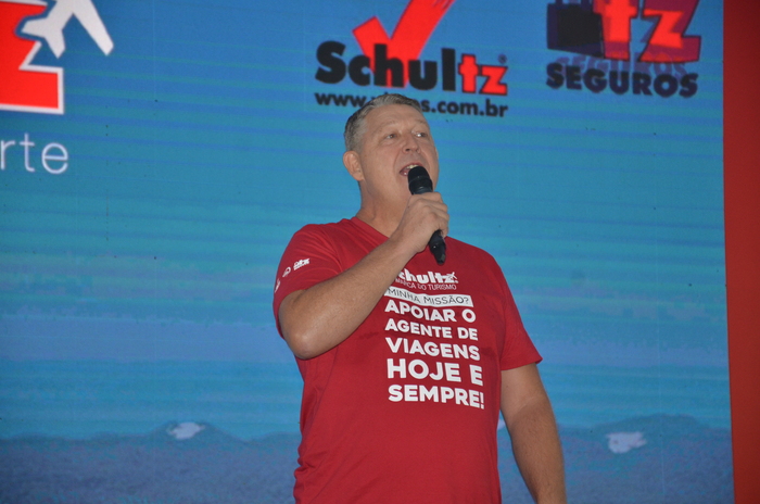 Aroldo Schultz deu início ao conteúdo do segundo dia Aroldo Schultz deu início ao conteúdo do segundo dia