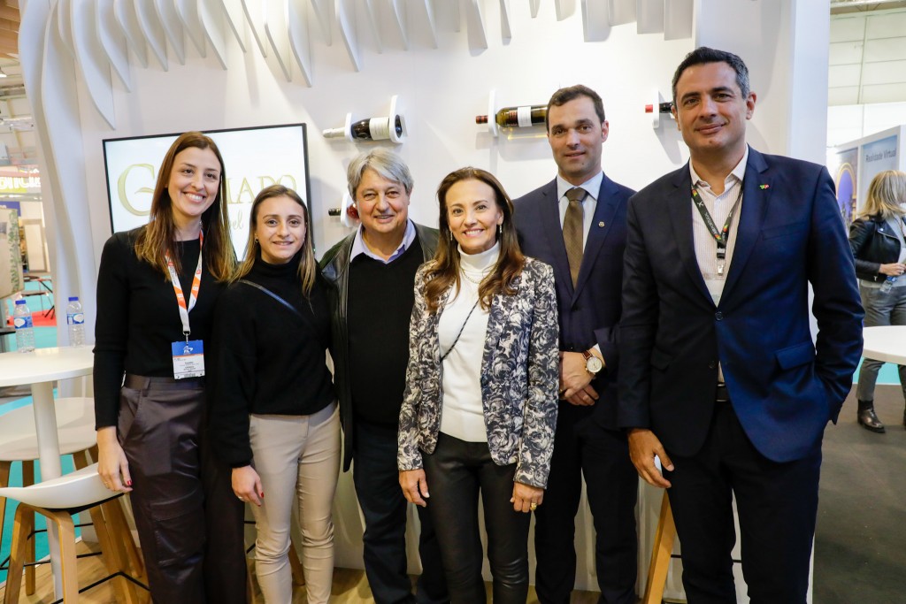 BTL: Gramado (RS) promove coquetel com chocolates e espumante no estande da TAP 1 Autoridades de Gramado e TAP
